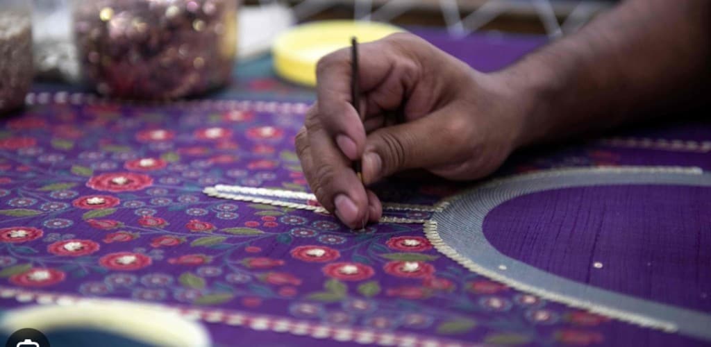 Saree Finishing finished by Swift Seam